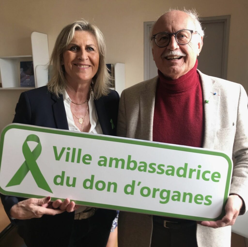 Muriel Tissier (Transhépate Rhône-Alpes) et Jean-Louis Touraine (France Transplant) en campagne pour l'opération "villes ambassadrices du don d’organes"